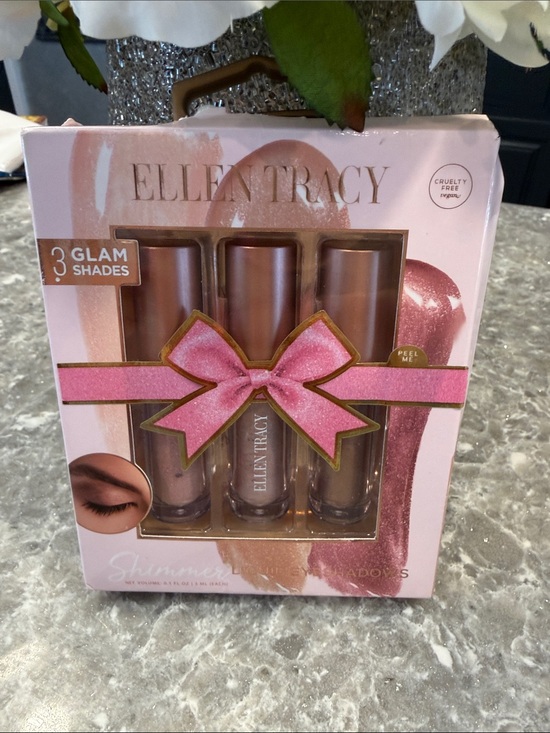 Ellen Tracy Other - Ellen Tracy Pink Shimmer Eyeshadow Trio - Pink Shades